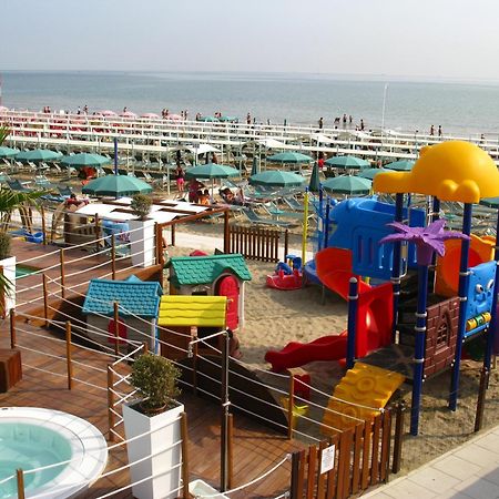 Hotel Taunus - Vista Mare Riccione Buitenkant foto