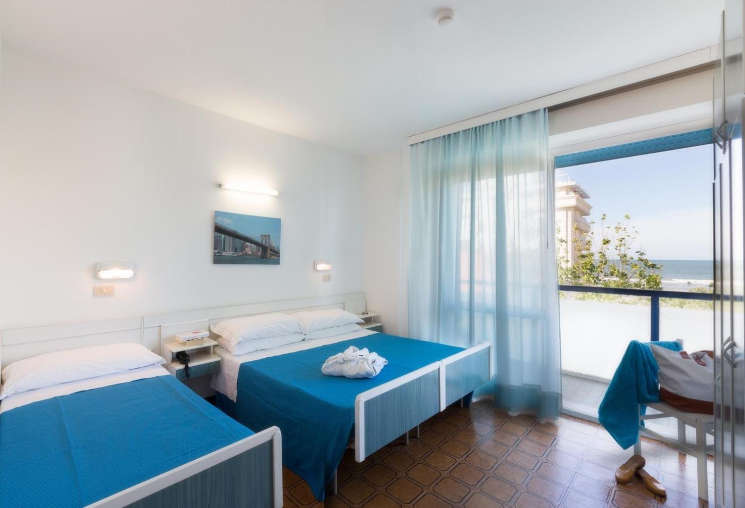 Hotel Taunus - Vista Mare Riccione Buitenkant foto