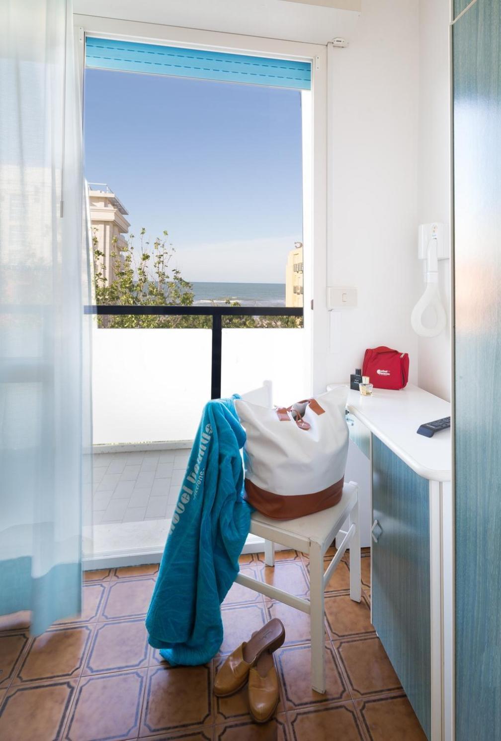 Hotel Taunus - Vista Mare Riccione Buitenkant foto