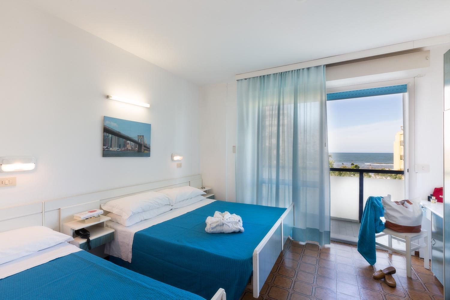 Hotel Taunus - Vista Mare Riccione Buitenkant foto