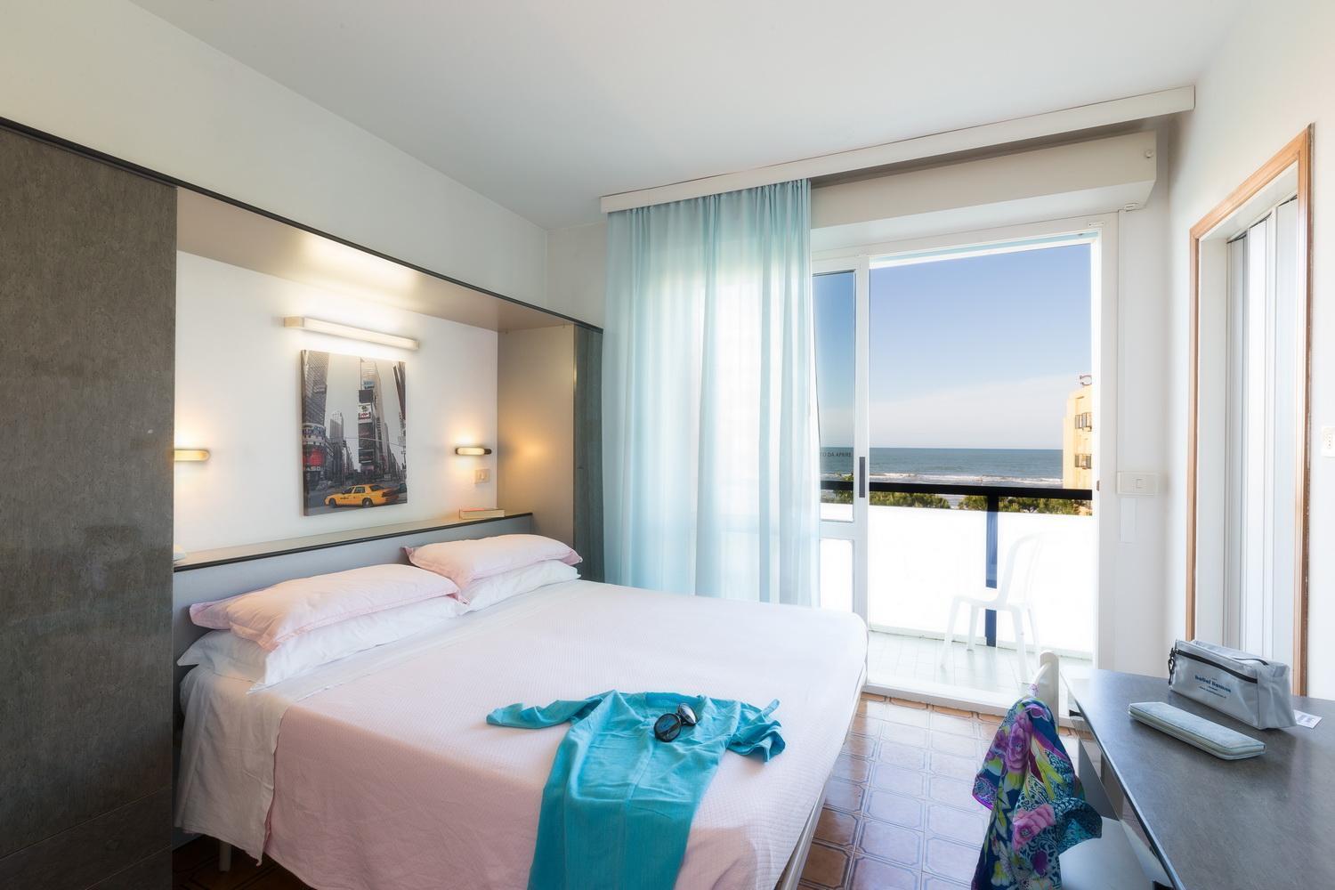 Hotel Taunus - Vista Mare Riccione Buitenkant foto